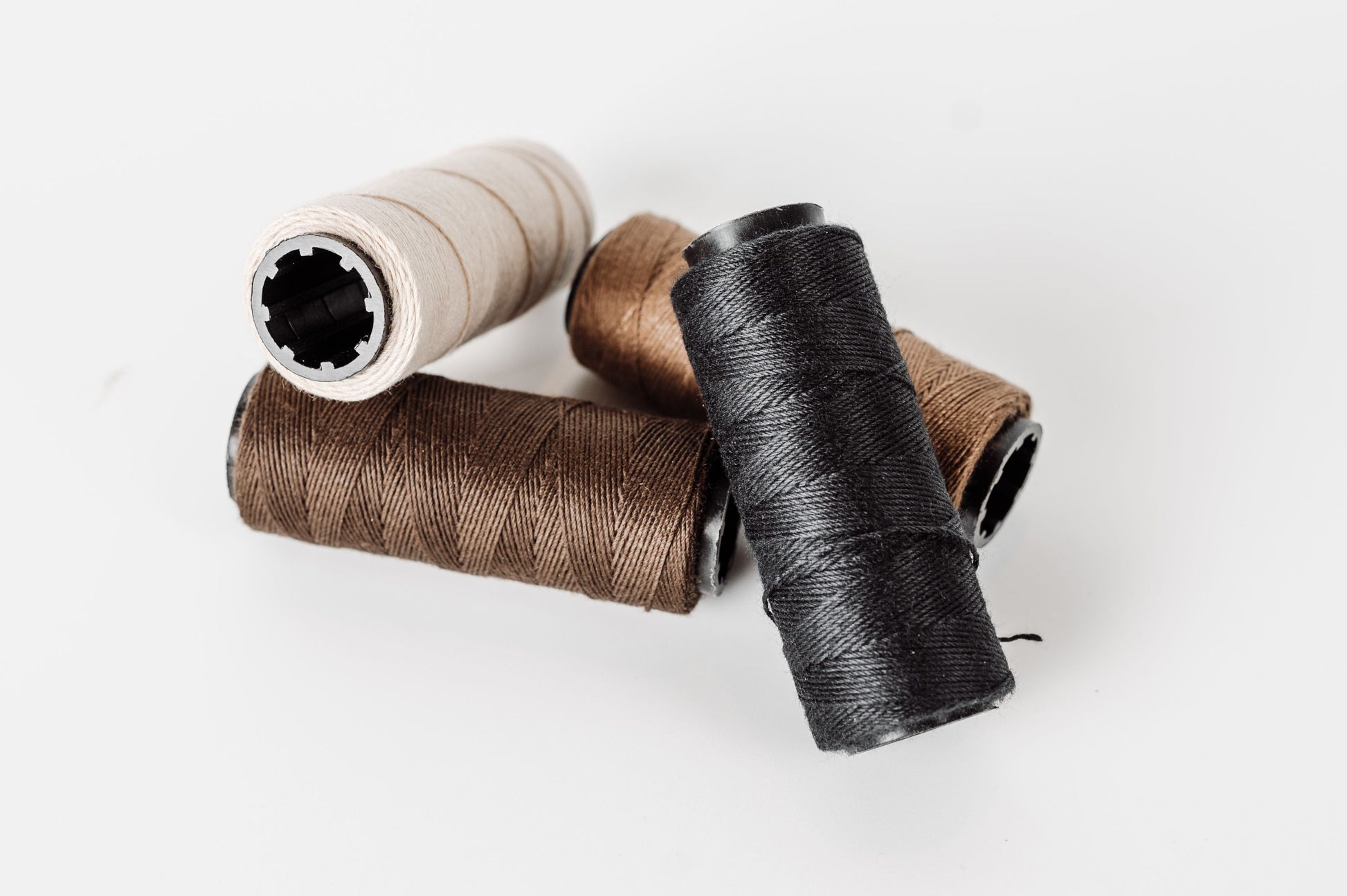  Ryalan UV Resistant High Strength Polyester Thread for  Upholstery, Outdoor Market, Drapery, Beading, Purses, Leather, Hair Weave  Bundles, Hair Extensions, Wig DIY Project 3 Rolls (3 Thread, Blond)